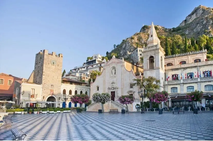 La Vela Recanati Villa Giardini Naxos 0*,  Italy
